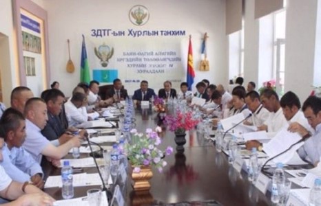 Өлгий хотынхон Засаг даргаа огцруулах гэнэ