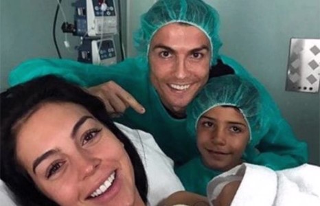 Криштиану Роналду дөрвөн хүүхдийн эцэг боллоо