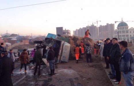 Сонсголонгийн гүүрэн дээр гарсан ослын улмаас хүн бэртэж гэмтээгүй