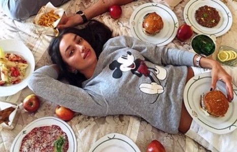 Ирина Шэйк бургерт нугасгүй