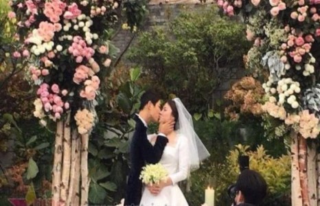 “Нарны үр сад” киноны жүжигчид гэрлэлээ