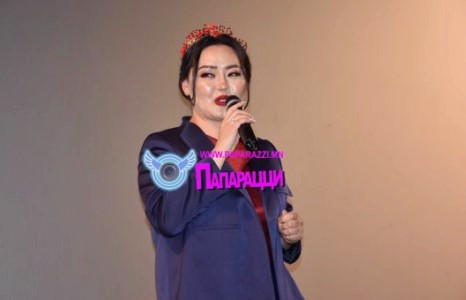 Түүний Улаан будагтай аян нэгэнт эрчийг авчээ