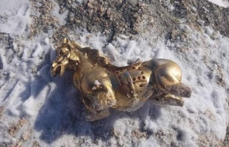 ”Цэцээ гүн”-ий оргилд цусан зан үйл хийсэн байна гэв
