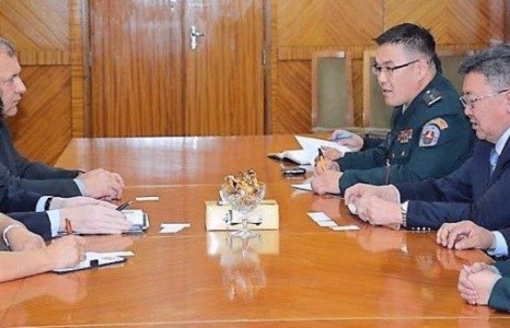 Батлан хамгаалахын сайд Н.Энхболд Чех, Унгарын элчин сайд нарыг хүлээн авч уулзлаа