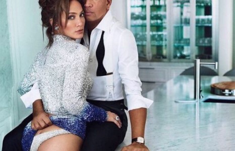 Жэй Ло илэн далангуй зургуудаа дэлгэв