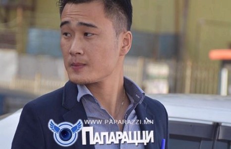 Жүжигчин Алтанхуяг: Пиджакны материалаар ханаа чимгэлчихсэн байх юм