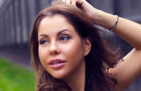 Порно жүжигчин эмэгтэй Путинтэй өрсөлдөнө