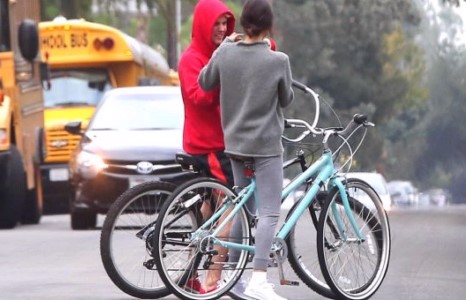 Селена Гомес, Жастин Бибер нар нууцаар болзов