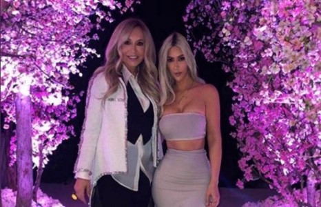 Ким Кардашьян шинэ хүүхдийнхээ хүйсийг зарлав