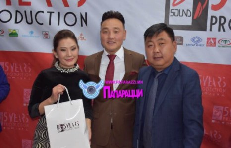 Баяр ёслолоор л ичээнээсээ гардаг хоёр