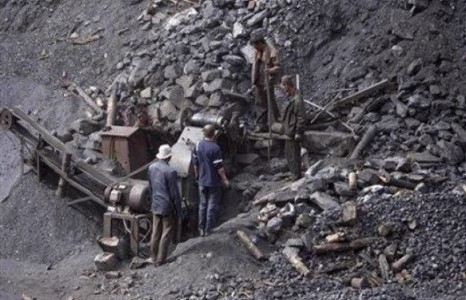 Налайхын уурхайд нуралтын улмаас дөрвөн хүн дарагдаж бэртжээ
