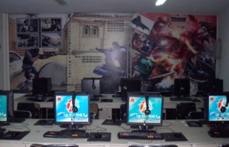 PC-нд донтсон хүүхдүүд автомашины толь хулгайлах болжээ
