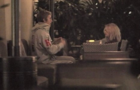 Жастин Бибер, Селена Гомез нар ”Монтэйж” зочид буудалд уулзжээ