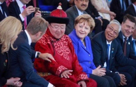 АСЕМ Монголчуудыг мандуулах биш дордуулав