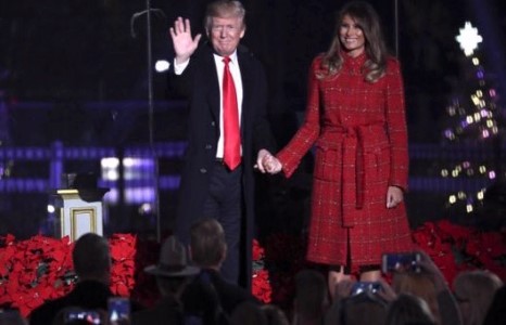 Дональд Трампын Зул сарын баярт зориулж хийсэн арга хэмжээнд хэдэн 100 суудал эзэнгүй байв