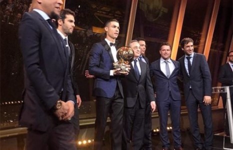 Роналду “Алтан бөмбөг”-ийнхөө тоогоор Месситэй эн зэрэгцэв