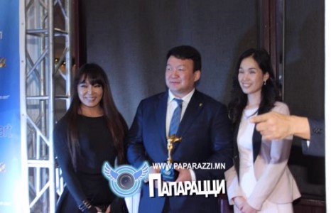 Монголын бахархалт хүүг дэлхий хүртэл онцолж байна