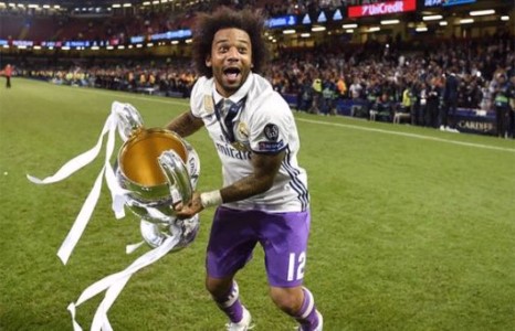 Марсело хүүхний дүрд хувирав