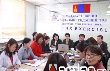 Фото: ХӨСҮТ дээр олон улсын эрүүл мэндийн дүрмийн ширээний дасгал сургуулилт боллоо