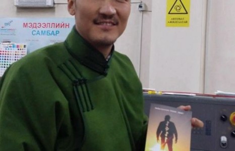 Монгол бадарчин Амай Монголынхоо эмч нарт итгэж байна