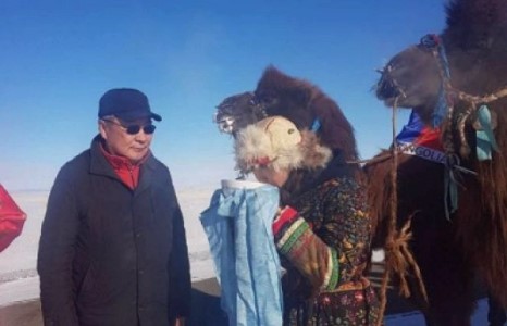 Тэмээгээр аялагч Н.Байгалмаа Говь-Алтай аймагт очжээ