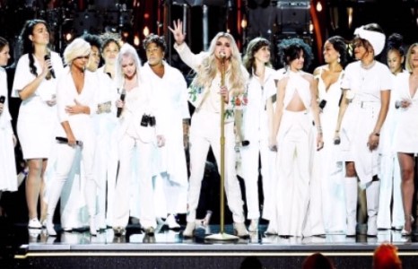 2018 GRAMMY AWARDS” наадмын улаан хивсний ёслол