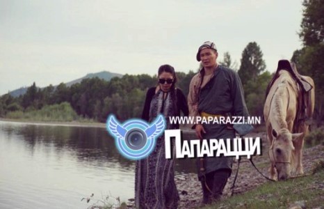 Жүжигчин залуун гэрийг гийгүүлэгч