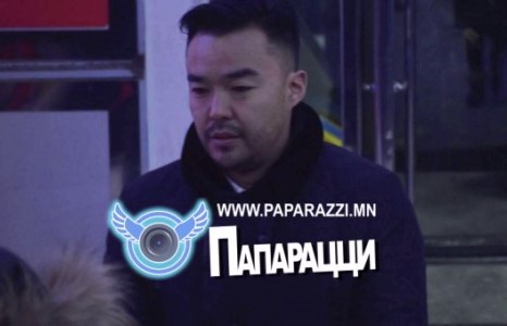 Түүнд сахал зохиж байна уу