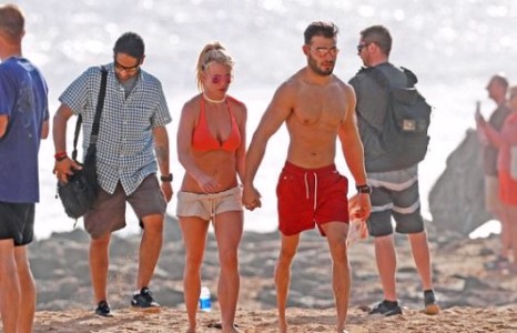 Бритни 13 насаар дүү залуутай гэрлэнэ