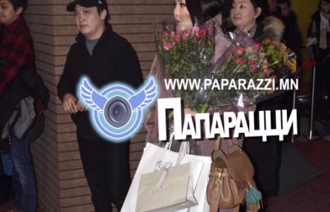 ”Хүний” кино нээлтэнд ирээд цэцэгтэй болоод буцав уу