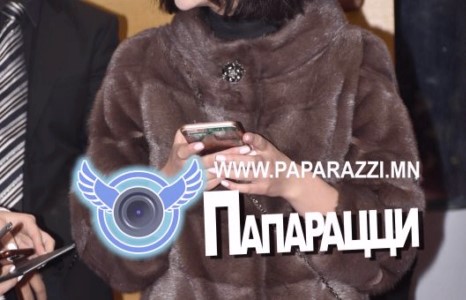 Цасан цагаан охин