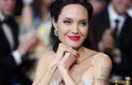 Жоли Камбожийн найруулагчтай үерхэж байна