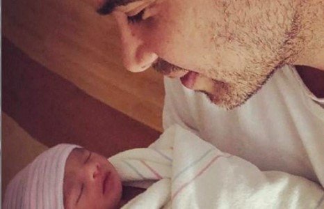 Жессика Алба хүүтэй болжээ