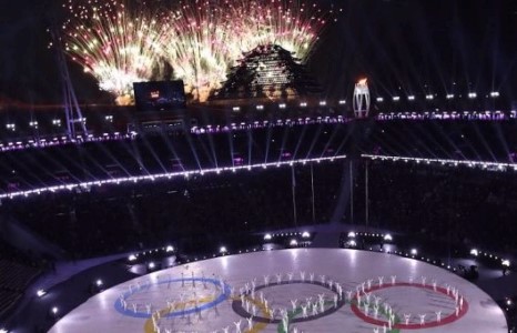 CL болон EXO хамтлаг ОЛИМПИЙН ХААЛТЫН ЁСЛОЛД ая дуугаа өргөлөө  