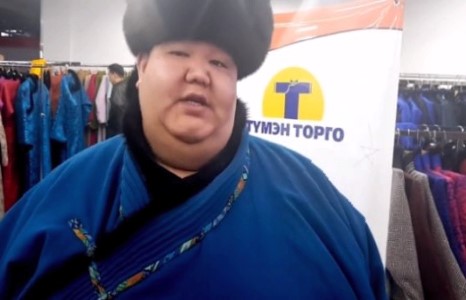  Ноён Бондгор ээжүүдэд дээл бэлэглэнэ