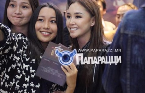 Б.Мишээл: Бүсгүй хүн өнгө ялдам цэцэгс шиг үргэлж харц булаам байхаар заяагдсан 