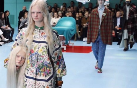 GUCCI-ГИЙН МОДЕЛИУД ӨӨРСДИЙНХӨӨ ТОЛГОЙГ БАРЬСААР ГАРЧ ИРЖЭЭ 