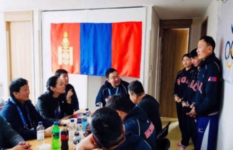 Хурган дарга нарын эвгүйхэн зураг олныг уурлуулав