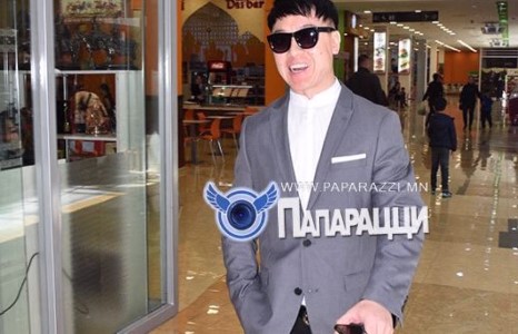 Батзаяа олон улсын миссүүдийг араасаа дагуулаад явж байна