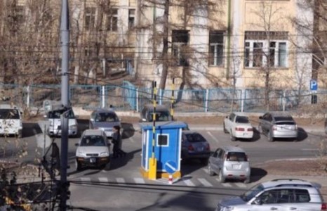 Зөвшөөрөлгүй зогсоолуудаа цэгцлээч, Хотын дарга аа?