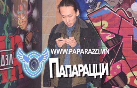 Дуучин биш хөгжим чинь байхыг илүүд үзсэн залуу