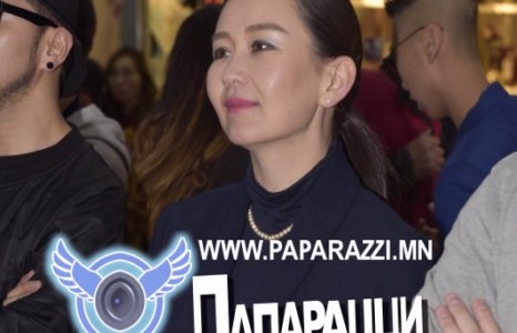 Захирал болсон биш албан хувцаснаас салахаа байжээ