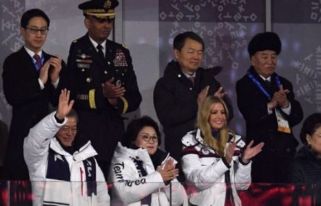 Трампын охин Пхеньянаас ирсэн генералтай үг сольсонгүй