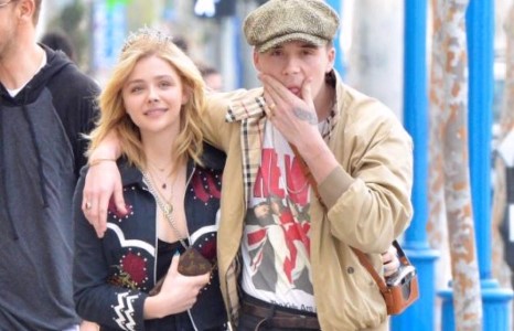 Девид Бекхемийн хүү Бруклин хэнээс ч ичихгүй