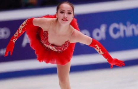 Мөсний хатан 16 настай Алина Загитова 