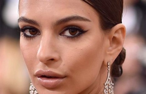  Эмили Ратажковски тайчив