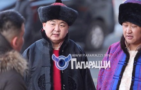 Жүжигчин Батаа Хүрэлхүүгийн охинтой патераа татуулав