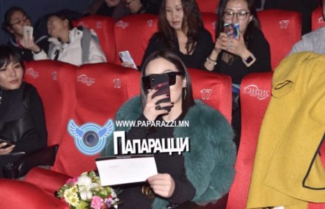 Папараццийн Папариццичин бүсгүй хэн бэ...