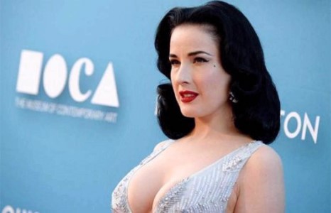 Дита фон Тийз нүцгэлэх дуртай