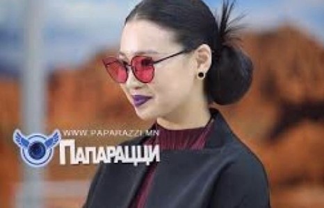 Бүжиг дэглээч нөхрөө орхиж загвар өмсөгчийг сонгосон Бямбаа